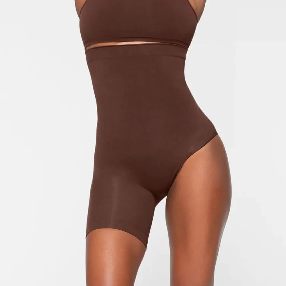 SKIMS Seamless Sculpt Solution Short Left Leg Opening Shaping In Cocoa Brown